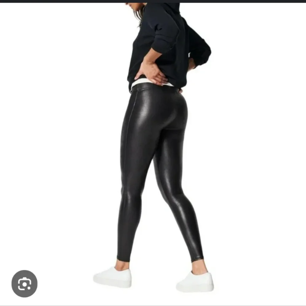 Spanx Faux Leather Leggings Petite - Picture 3 of 9